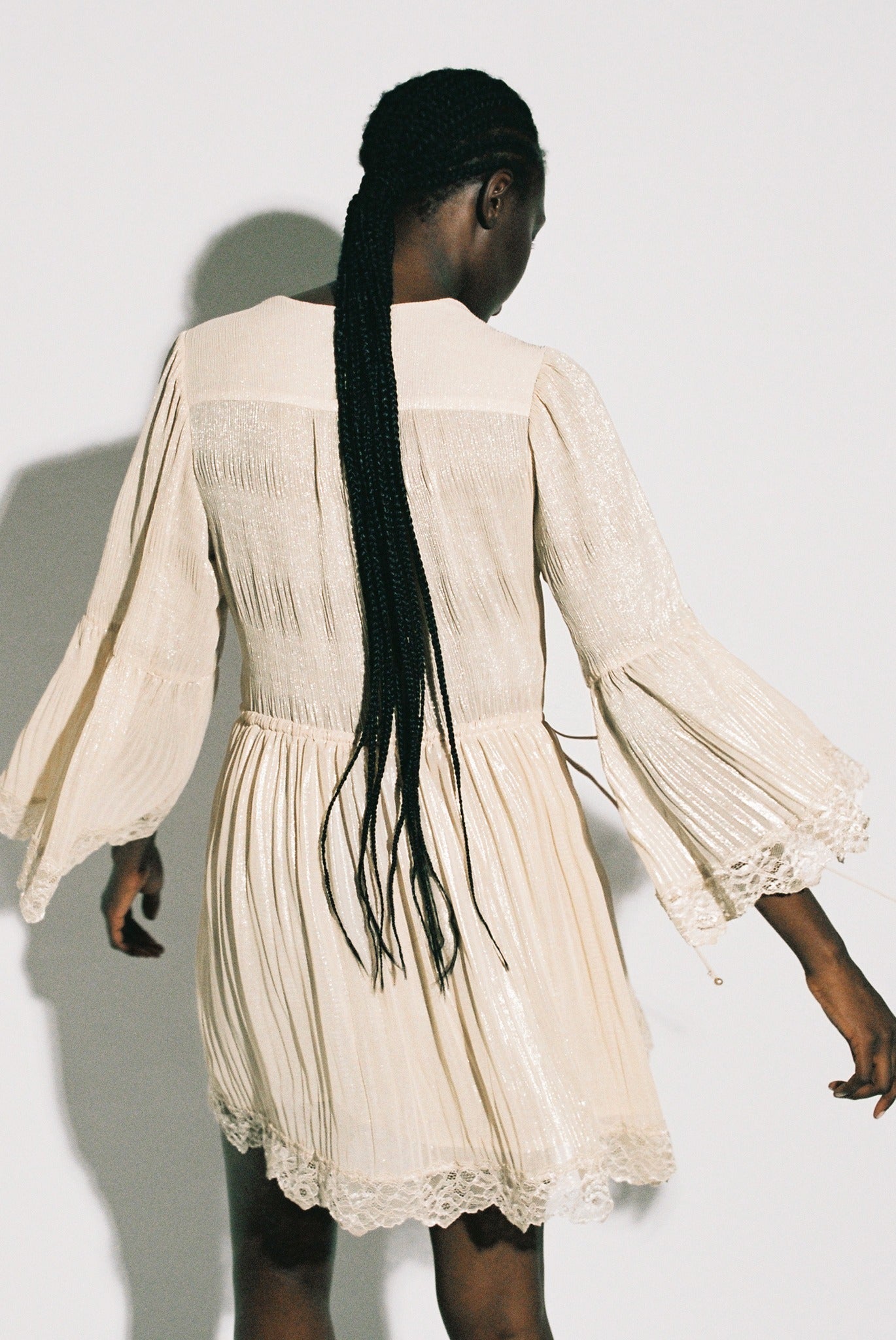 SABINA MUSAYEV - pleated_chiffon_w._foil_golden_blonde_pre_fall_25_26