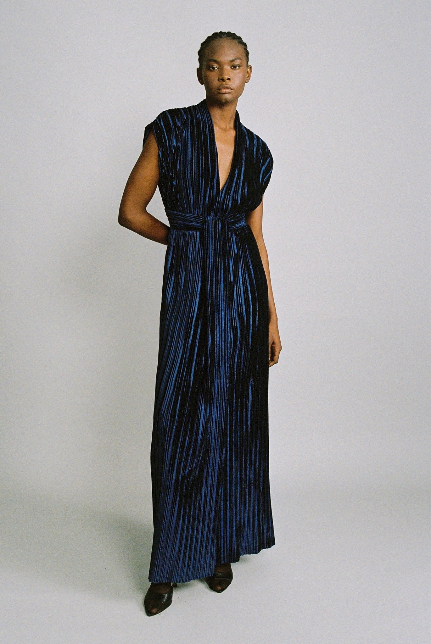 SABINA MUSAYEV - pleated_velvet_navy_fw_24_25