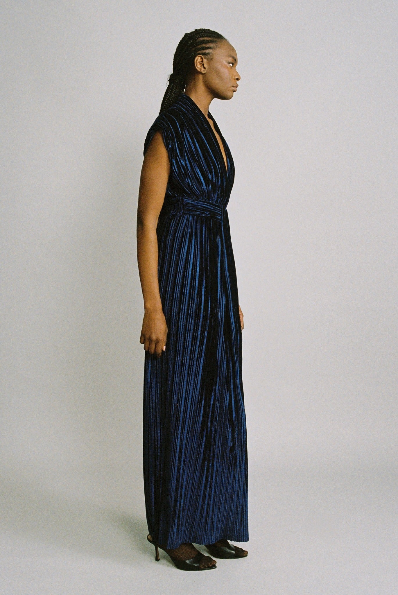 SABINA MUSAYEV - pleated_velvet_navy_fw_24_25